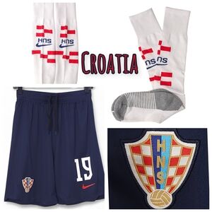 Nike Croatia HNS Futbol Shorts & Striker Knee-high Socks Men's Medium